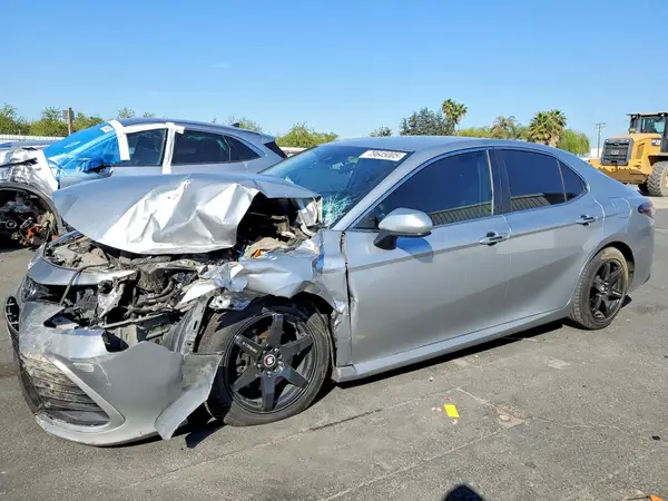 4T1C11AK0MU589299 2021 TOYOTA CAMRY - Image 1