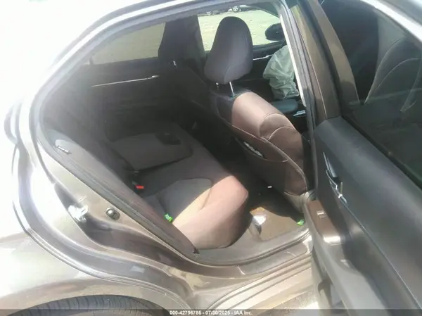 4T1C11AK0MU589318 2021 TOYOTA CAMRY - Image 8
