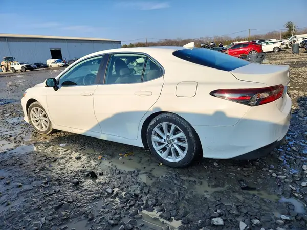 4T1C11AK0MU595944 2021 TOYOTA CAMRY - Image 2