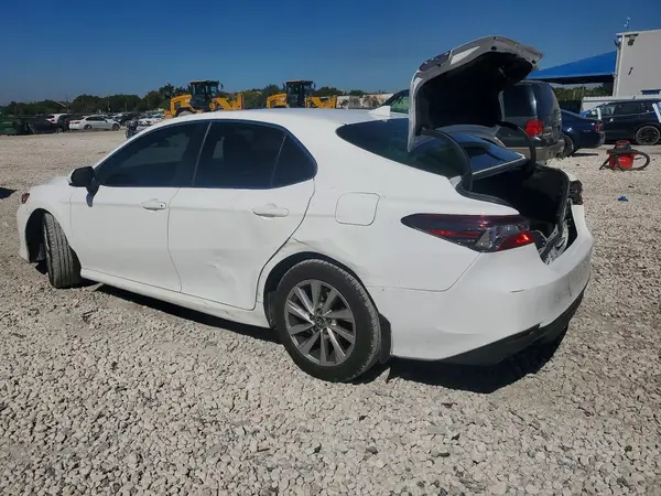 4T1C11AK0MU596544 2021 TOYOTA CAMRY - Image 2