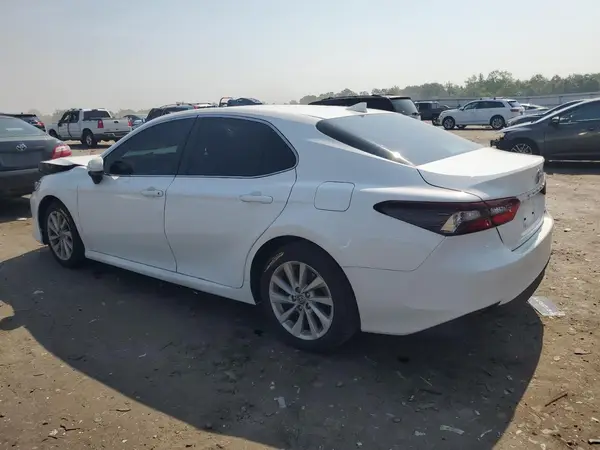 4T1C11AK0MU597015 2021 TOYOTA CAMRY - Image 2