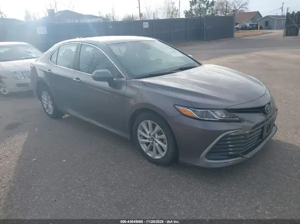 4T1C11AK0MU598648 2021 TOYOTA CAMRY - Image 1