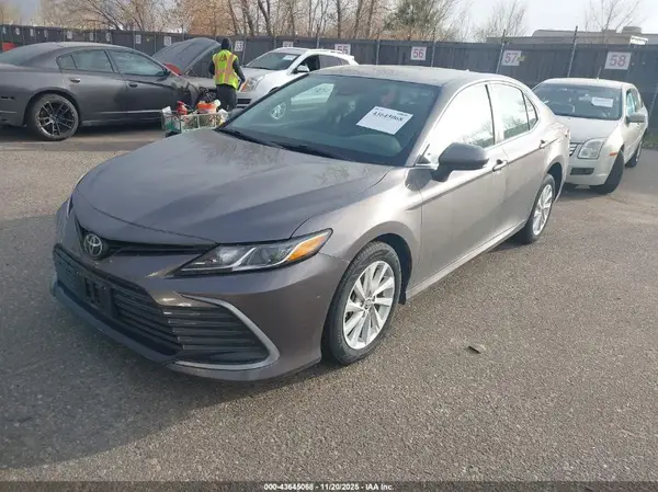 4T1C11AK0MU598648 2021 TOYOTA CAMRY - Image 2
