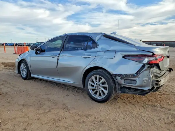 4T1C11AK0MU604884 2021 TOYOTA CAMRY - Image 2