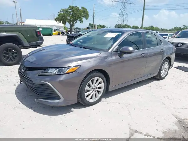 4T1C11AK0MU605906 2021 TOYOTA CAMRY - Image 2