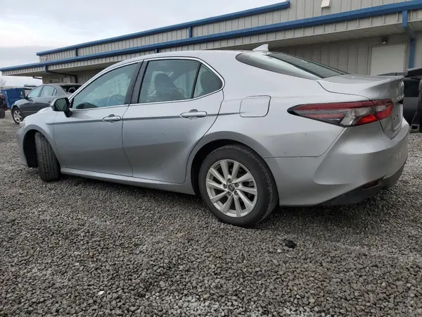 4T1C11AK0MU608899 2021 TOYOTA CAMRY - Image 2