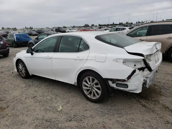 4T1C11AK0MU608983 2021 TOYOTA CAMRY - Image 2