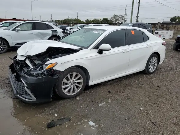 4T1C11AK0MU609373 2021 TOYOTA CAMRY - Image 1