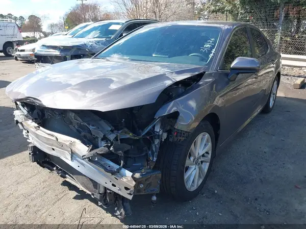 4T1C11AK0MU610278 2021 TOYOTA CAMRY - Image 2