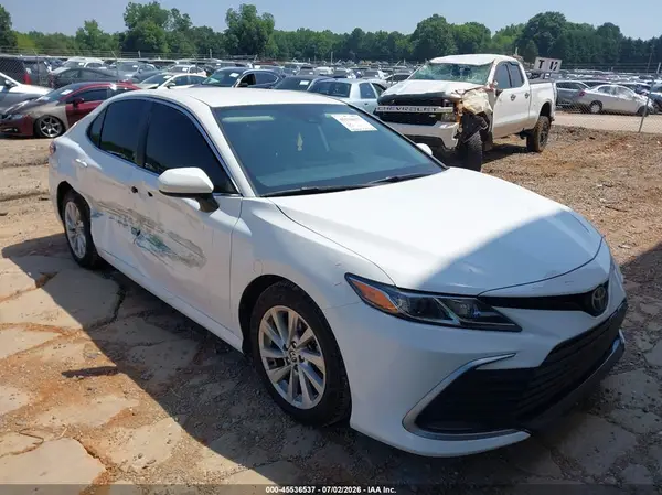 4T1C11AK0MU615674 2021 TOYOTA CAMRY - Image 1