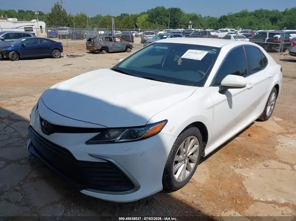 4T1C11AK0MU615674 2021 TOYOTA CAMRY - Image 2