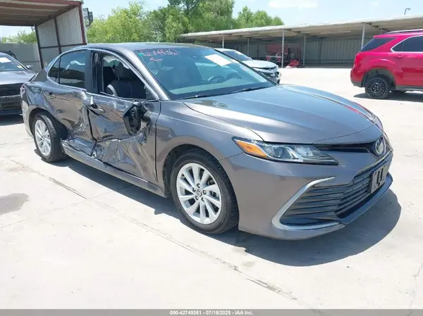 4T1C11AK0NU003329 2022 TOYOTA CAMRY - Image 1