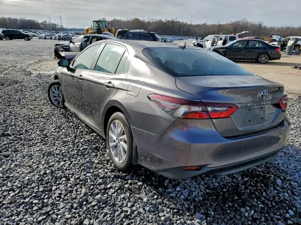 4T1C11AK0NU007011 2022 TOYOTA CAMRY - Image 2