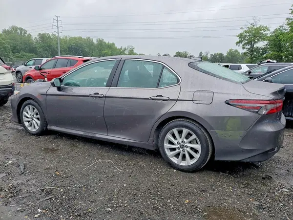 4T1C11AK0NU009499 2022 TOYOTA CAMRY - Image 2