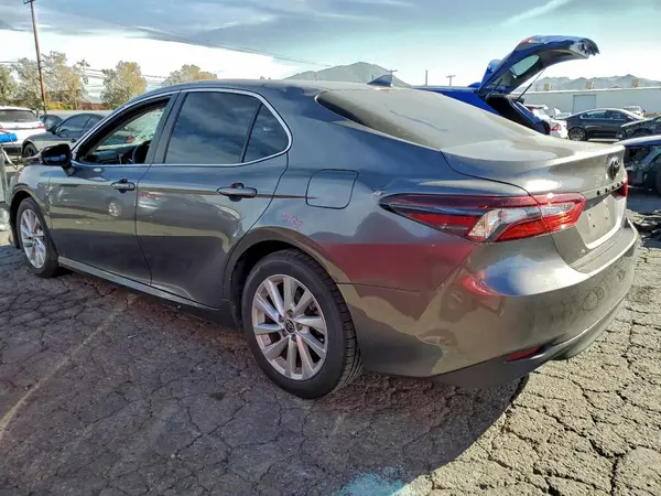 4T1C11AK0NU009521 2022 TOYOTA CAMRY - Image 2
