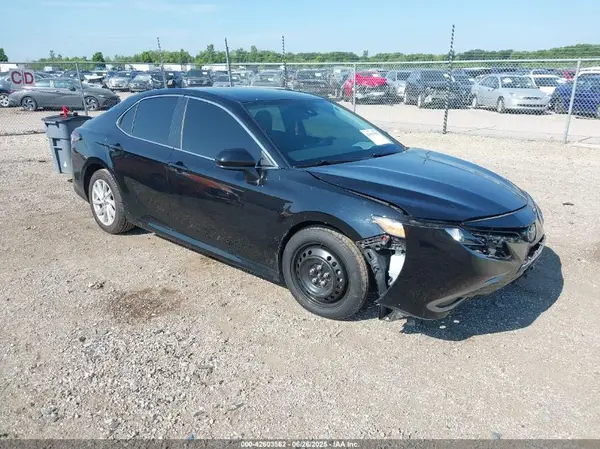 4T1C11AK0NU020308 2022 TOYOTA CAMRY - Image 1