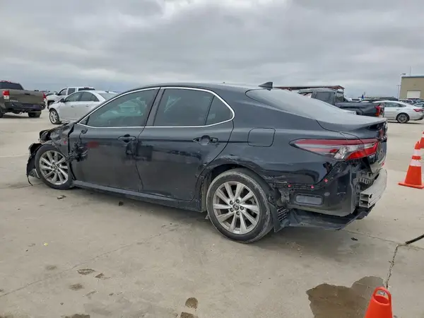 4T1C11AK0NU022978 2022 TOYOTA CAMRY - Image 2