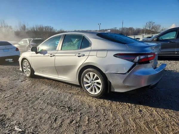 4T1C11AK0NU025055 2022 TOYOTA CAMRY - Image 2