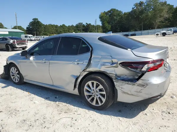 4T1C11AK0NU039425 2022 TOYOTA CAMRY - Image 2