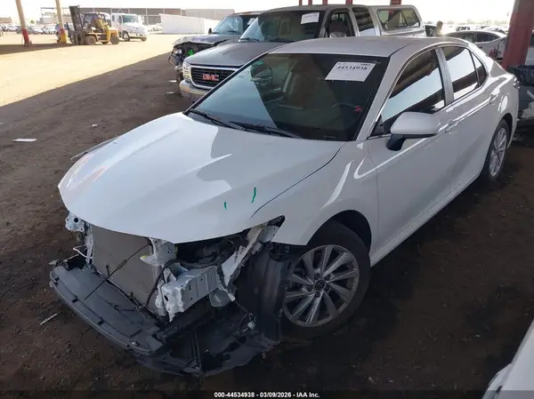 4T1C11AK0NU044477 2022 TOYOTA CAMRY - Image 2