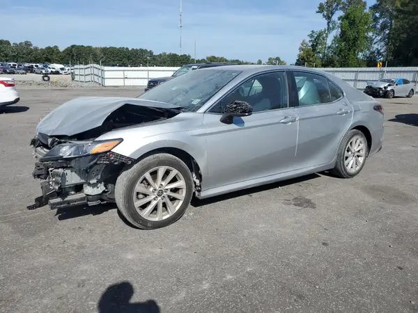 4T1C11AK0NU044947 2022 TOYOTA CAMRY - Image 1