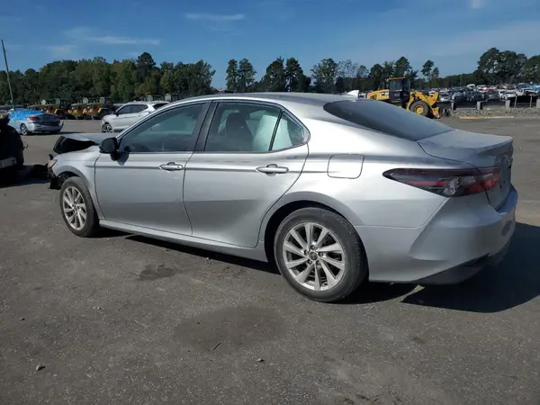 4T1C11AK0NU044947 2022 TOYOTA CAMRY - Image 2