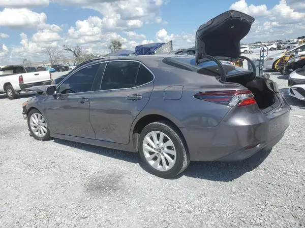 4T1C11AK0NU056922 2022 TOYOTA CAMRY - Image 2