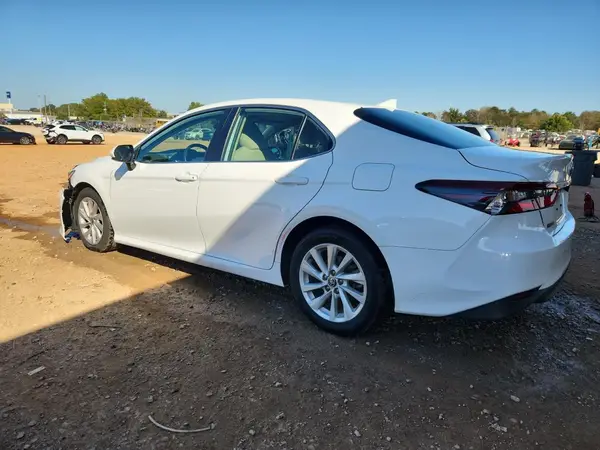 4T1C11AK0NU065264 2022 TOYOTA CAMRY - Image 2