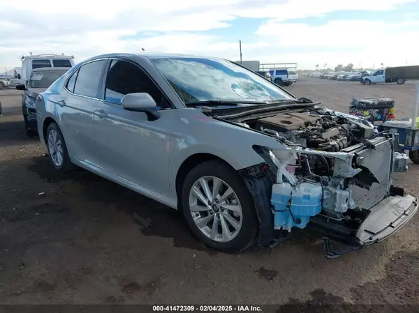 4T1C11AK0NU068424 2022 TOYOTA CAMRY - Image 1