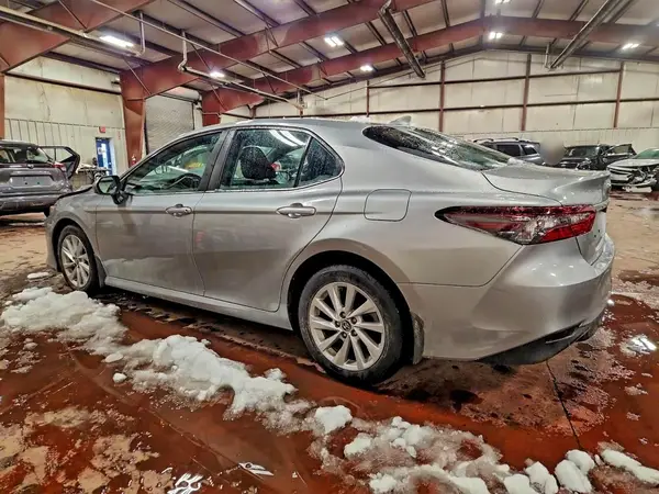 4T1C11AK0NU068651 2022 TOYOTA CAMRY - Image 2