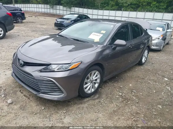 4T1C11AK0NU068861 2022 TOYOTA CAMRY - Image 2