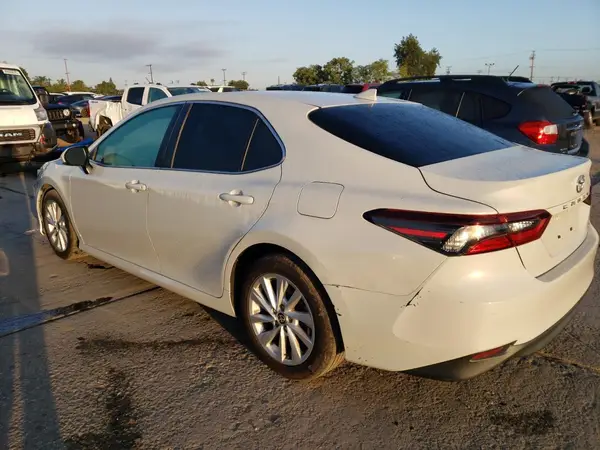 4T1C11AK0NU069640 2022 TOYOTA CAMRY - Image 2