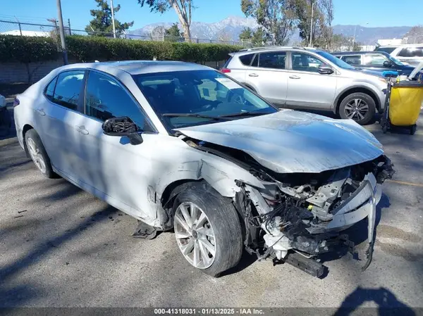 4T1C11AK0NU071470 2022 TOYOTA CAMRY - Image 1