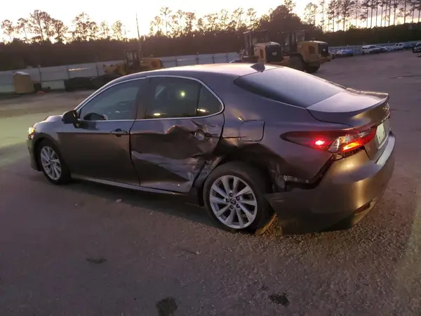 4T1C11AK0NU073591 2022 TOYOTA CAMRY - Image 2