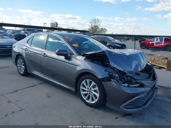4T1C11AK0NU075793 2022 TOYOTA CAMRY - Image 1