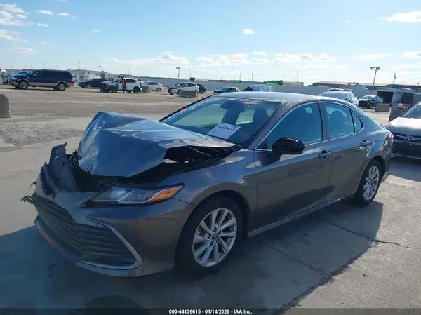 4T1C11AK0NU075793 2022 TOYOTA CAMRY - Image 2