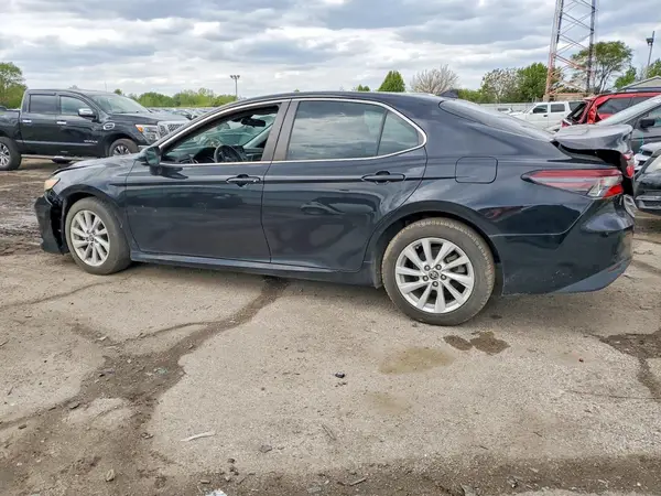 4T1C11AK0NU617927 2022 TOYOTA CAMRY - Image 2