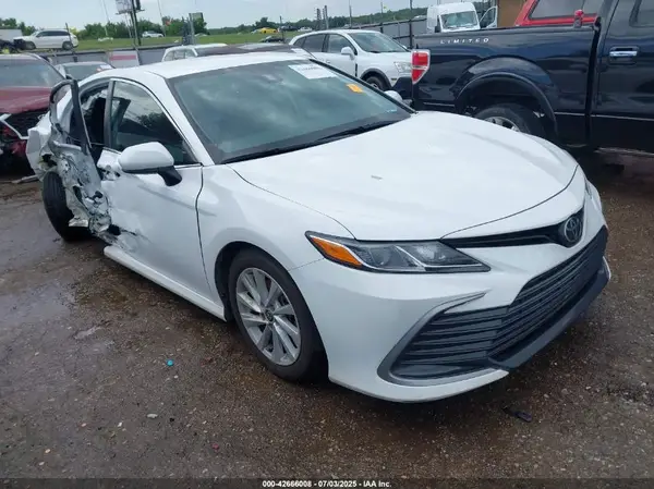 4T1C11AK0NU625431 2022 TOYOTA CAMRY - Image 1