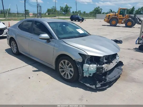 4T1C11AK0NU627812 2022 TOYOTA CAMRY - Image 1