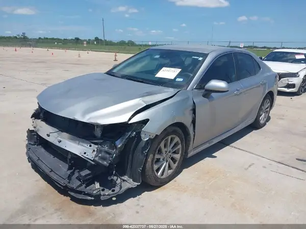 4T1C11AK0NU627812 2022 TOYOTA CAMRY - Image 2