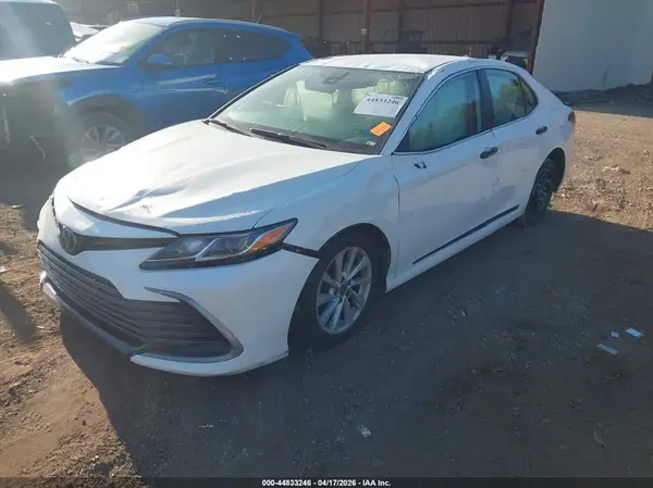 4T1C11AK0NU633433 2022 TOYOTA CAMRY - Image 2