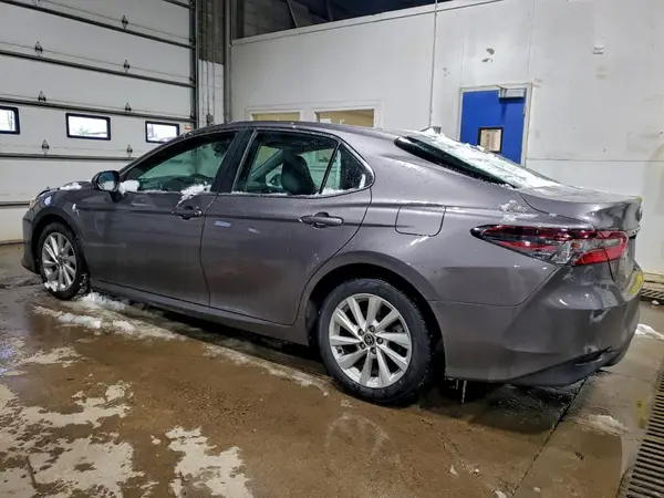 4T1C11AK0NU637210 2022 TOYOTA CAMRY - Image 2