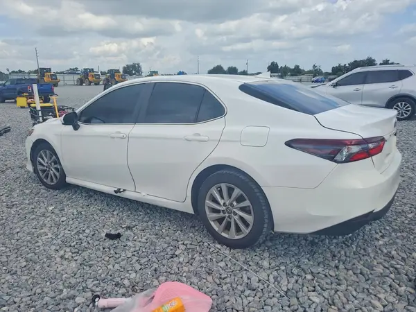 4T1C11AK0NU637756 2022 TOYOTA CAMRY - Image 2
