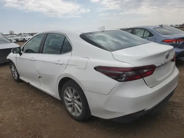 4T1C11AK0NU638065 2022 TOYOTA CAMRY - Image 2