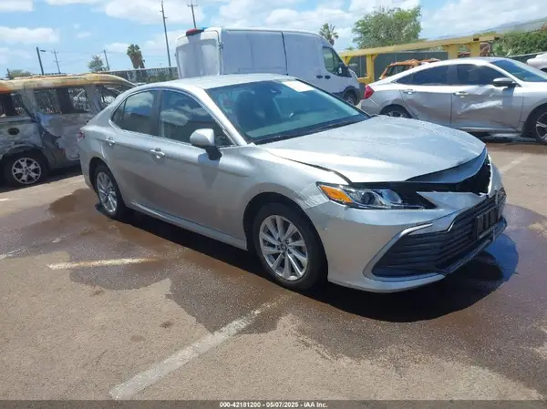 4T1C11AK0NU640401 2022 TOYOTA CAMRY - Image 1