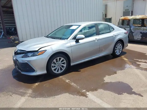 4T1C11AK0NU640401 2022 TOYOTA CAMRY - Image 2