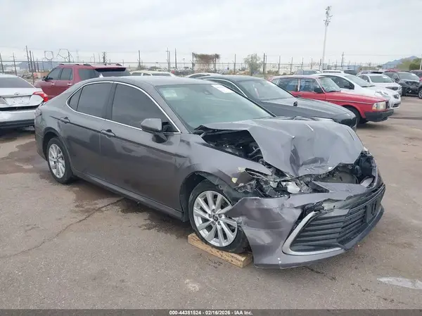 4T1C11AK0NU642035 2022 TOYOTA CAMRY - Image 1