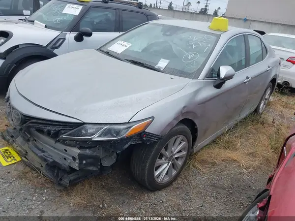 4T1C11AK0NU652581 2022 TOYOTA CAMRY - Image 2