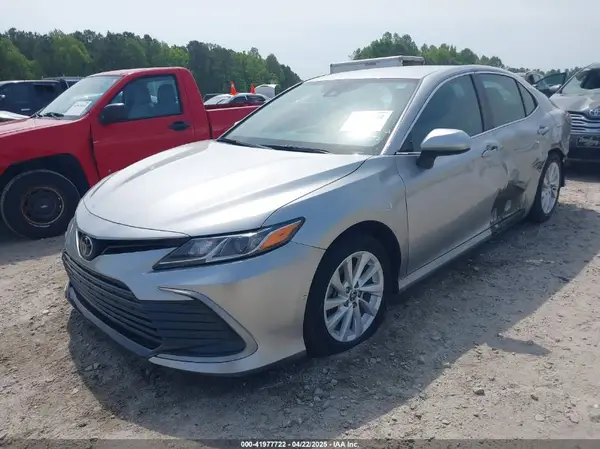 4T1C11AK0NU653908 2022 TOYOTA CAMRY - Image 2