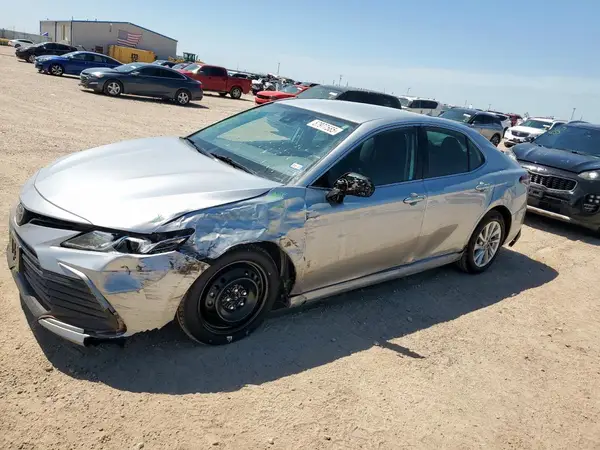 4T1C11AK0NU657408 2022 TOYOTA CAMRY - Image 1